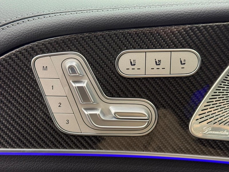 Mercedes-Benz GLE Vehicle Full-screen Gallery Image 13