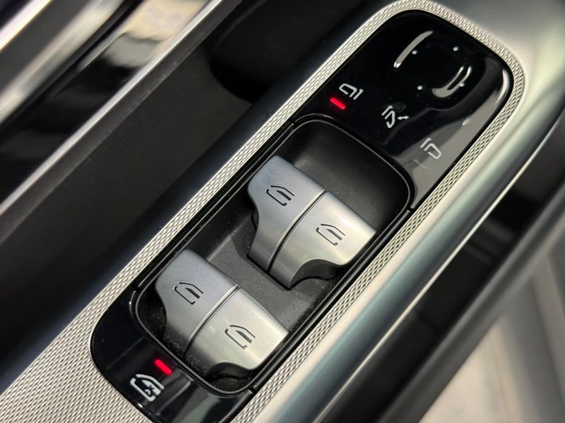Mercedes-Benz GLC Vehicle Image 19