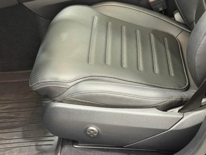 Mercedes-Benz GLC Vehicle Image 20