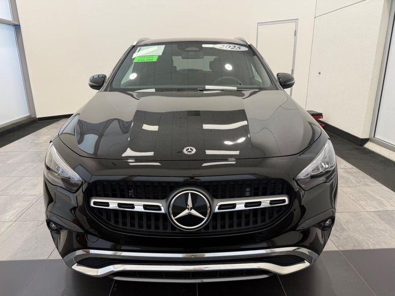 Mercedes-Benz GLA Vehicle Full-screen Gallery Image 07