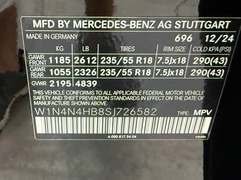 Mercedes-Benz GLA Vehicle Full-screen Gallery Image 20