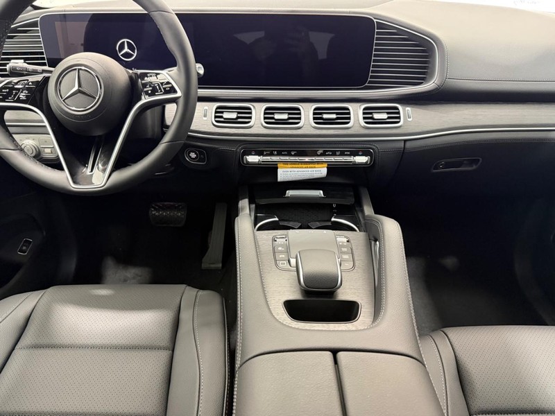 Mercedes-Benz GLE Vehicle Image 6