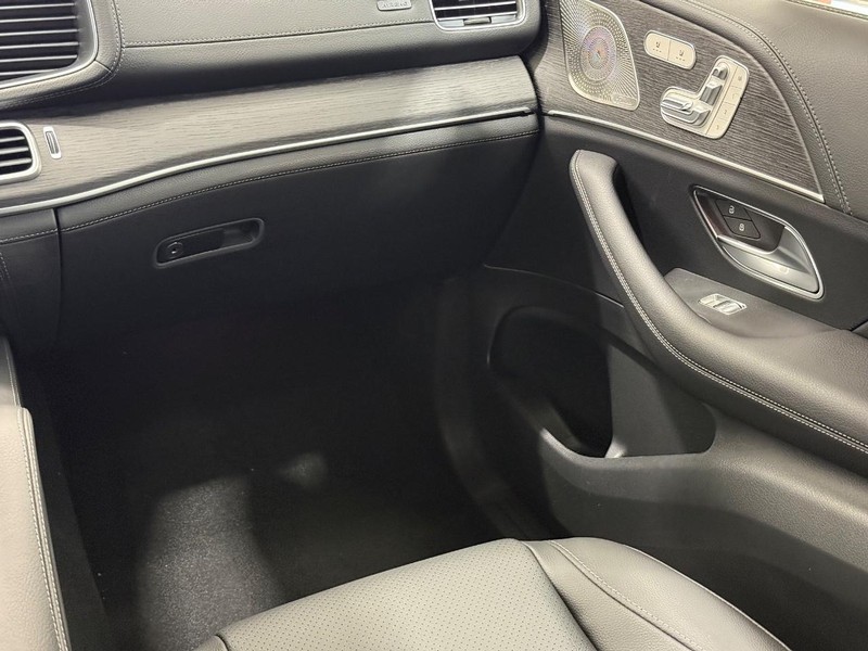 Mercedes-Benz GLE Vehicle Image 9