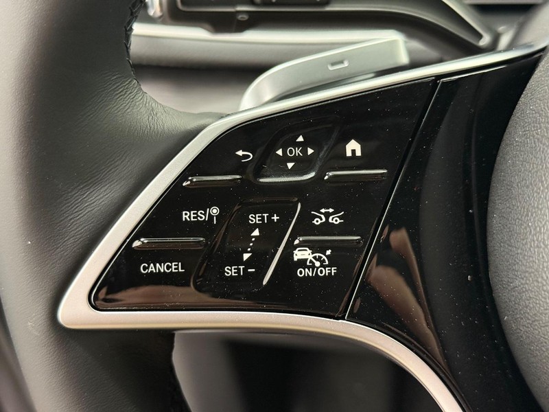 Mercedes-Benz GLE Vehicle Image 11