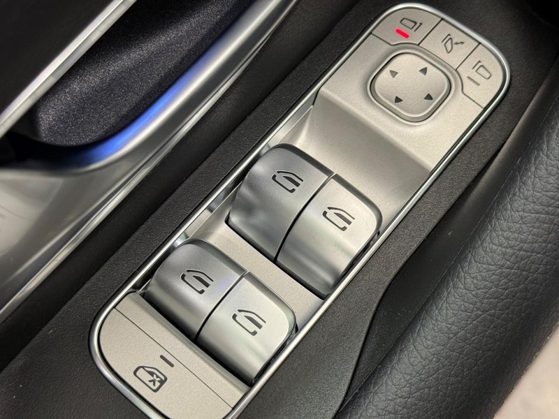 Mercedes-Benz GLE Vehicle Image 16