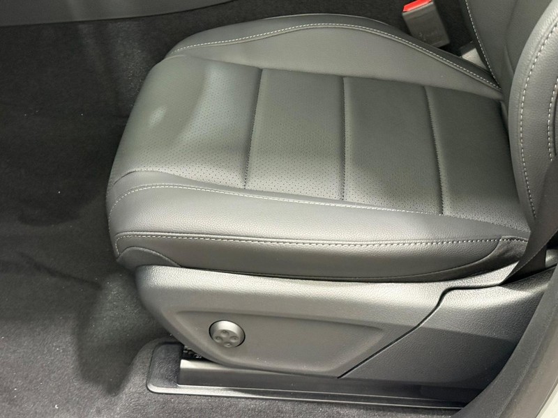Mercedes-Benz GLE Vehicle Image 17
