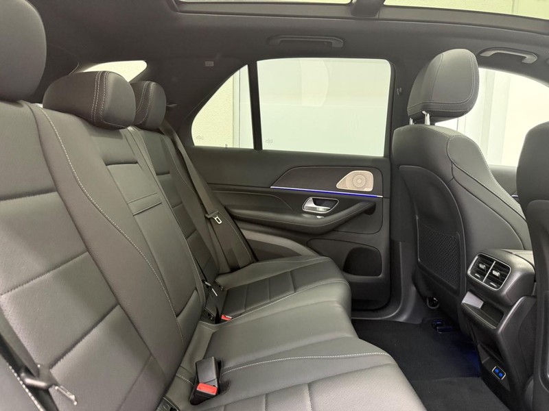 Mercedes-Benz GLE Vehicle Image 5