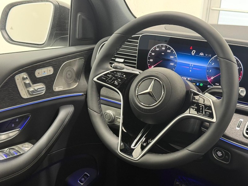 Mercedes-Benz GLE Vehicle Image 8