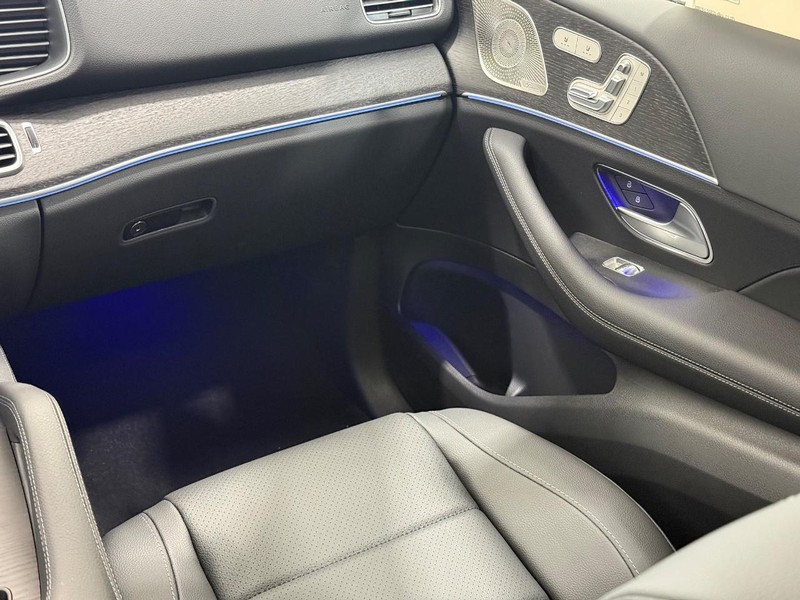 Mercedes-Benz GLE Vehicle Image 9