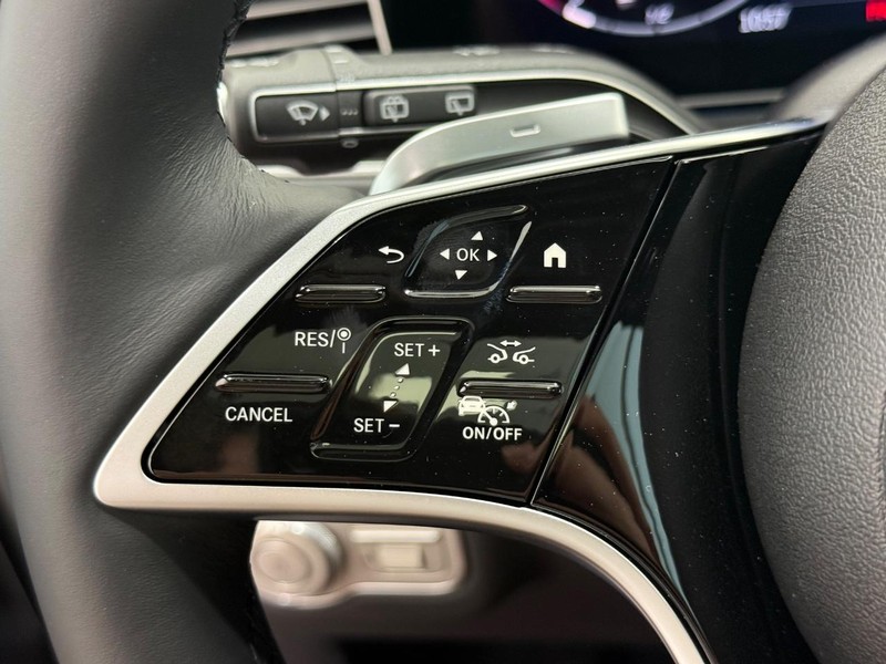 Mercedes-Benz GLE Vehicle Image 12