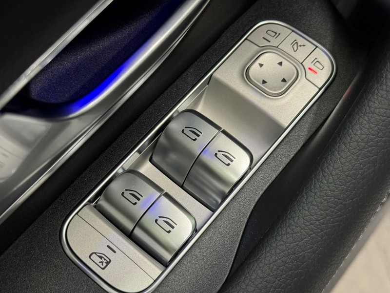 Mercedes-Benz GLE Vehicle Image 17