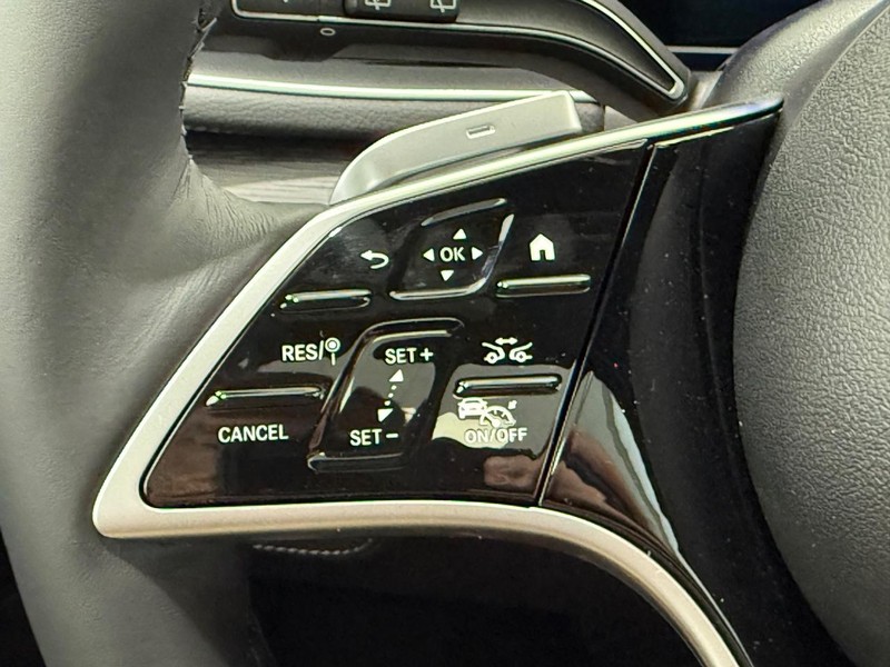 Mercedes-Benz GLE Vehicle Image 11