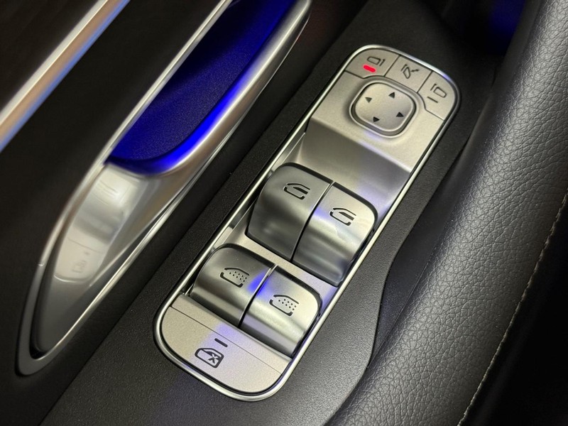 Mercedes-Benz GLE Vehicle Image 17