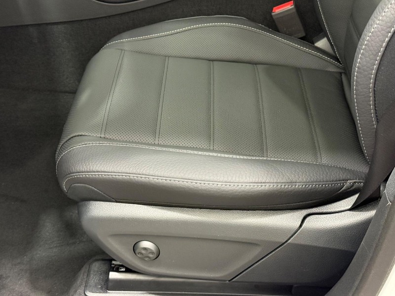 Mercedes-Benz GLE Vehicle Image 18