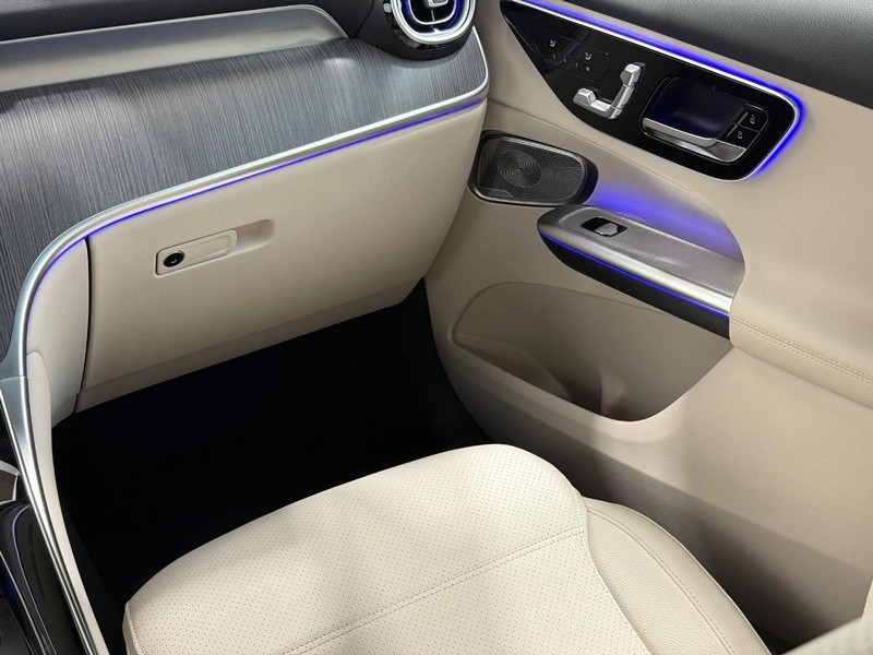 Mercedes-Benz GLC Vehicle Image 9