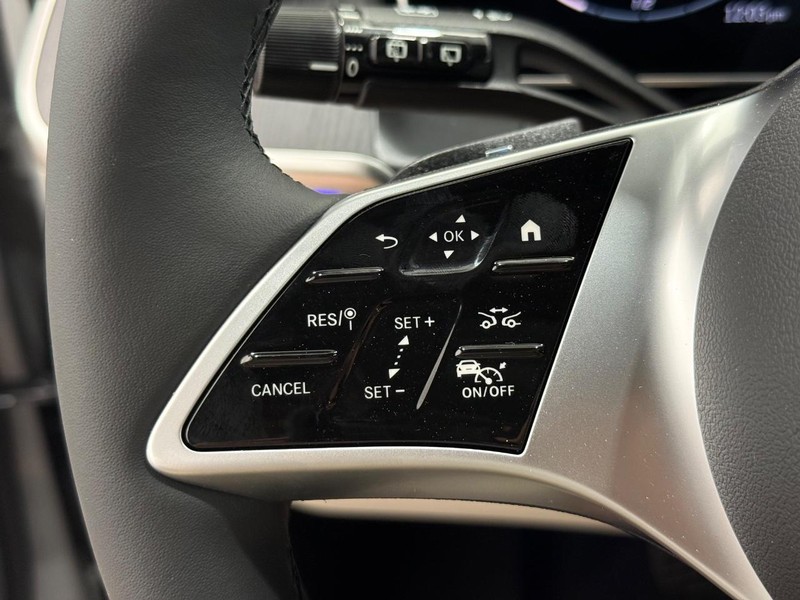 Mercedes-Benz GLC Vehicle Image 11