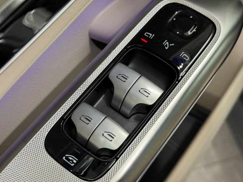 Mercedes-Benz GLC Vehicle Image 16