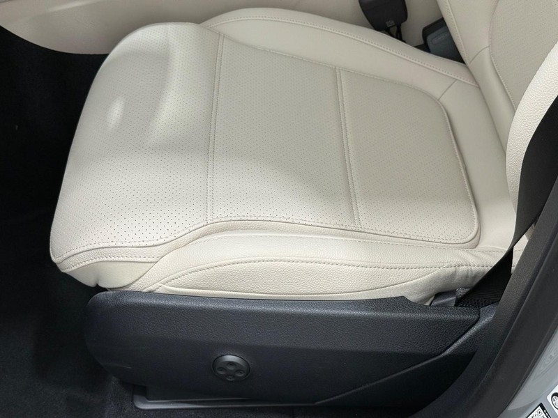 Mercedes-Benz GLC Vehicle Image 17