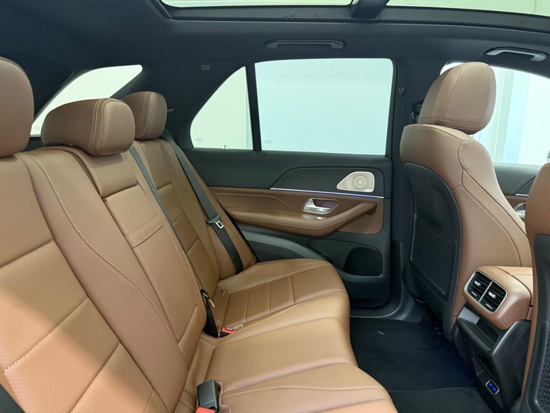 Mercedes-Benz GLE Vehicle Image 5