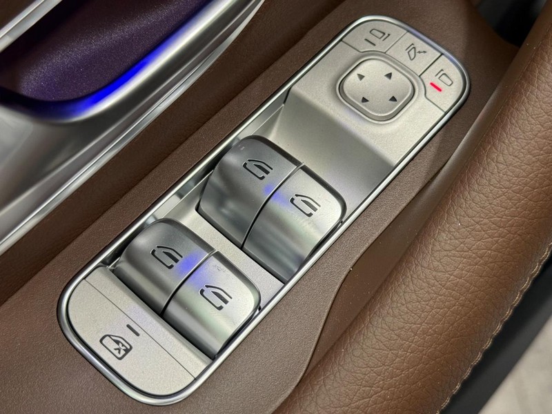 Mercedes-Benz GLE Vehicle Image 15