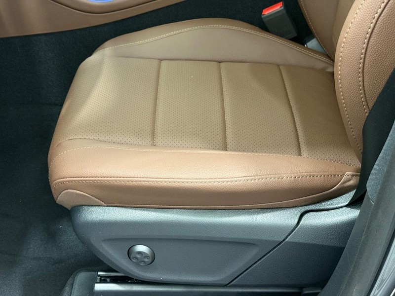 Mercedes-Benz GLE Vehicle Image 16