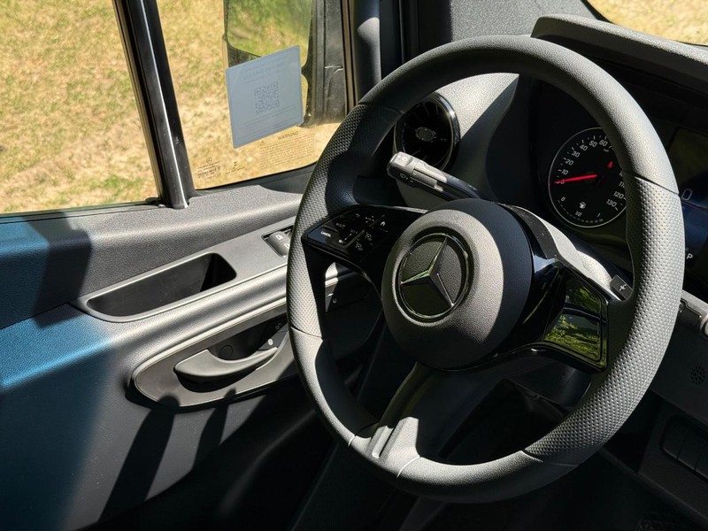 Mercedes-Benz Sprinter Van Vehicle Image 9
