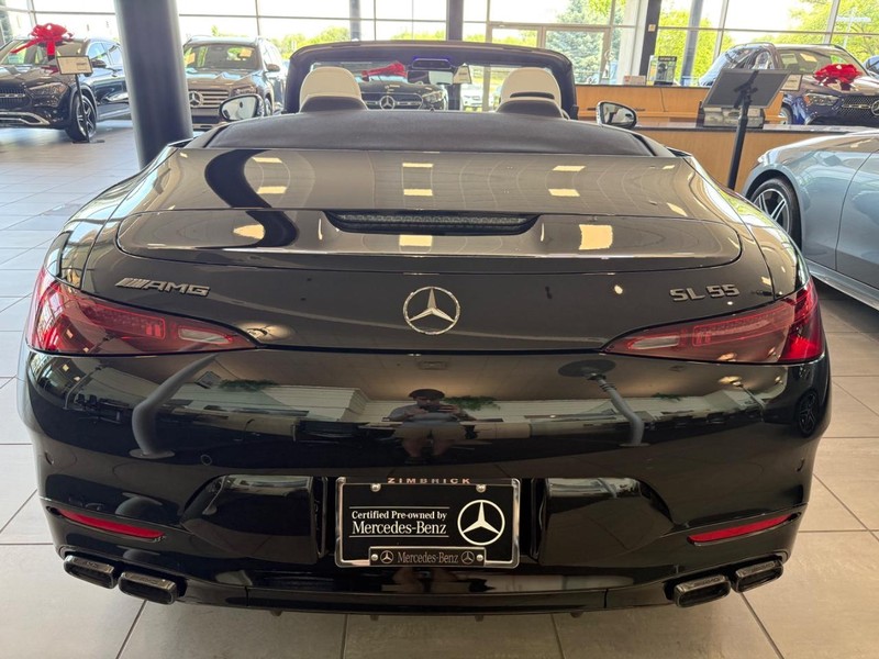 Mercedes-Benz SL Vehicle Full-screen Gallery Image 03