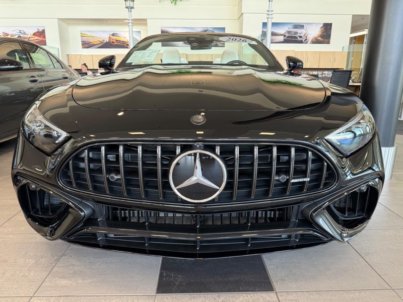Mercedes-Benz SL Vehicle Full-screen Gallery Image 07