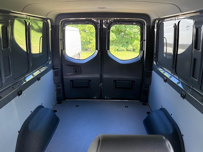 Mercedes-Benz Sprinter Van Vehicle Image 7