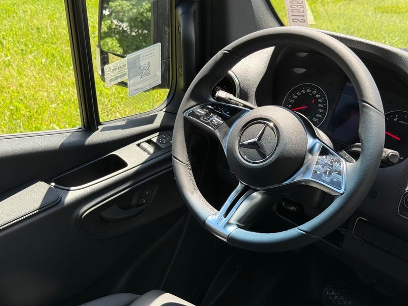 Mercedes-Benz Sprinter Van Vehicle Image 9