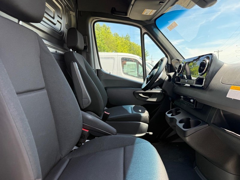 Mercedes-Benz Sprinter Van Vehicle Image 6