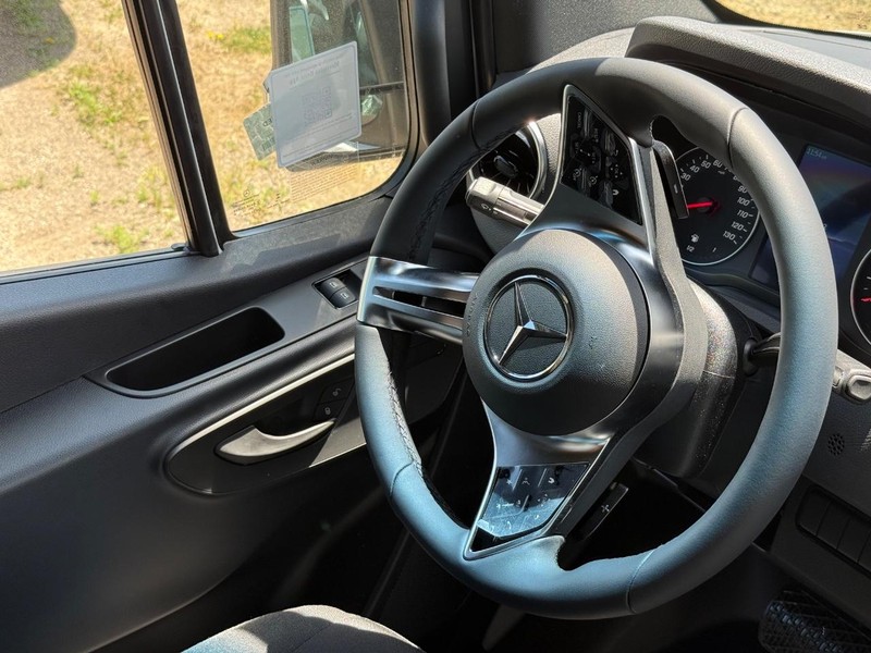 Mercedes-Benz Sprinter Van Vehicle Image 9