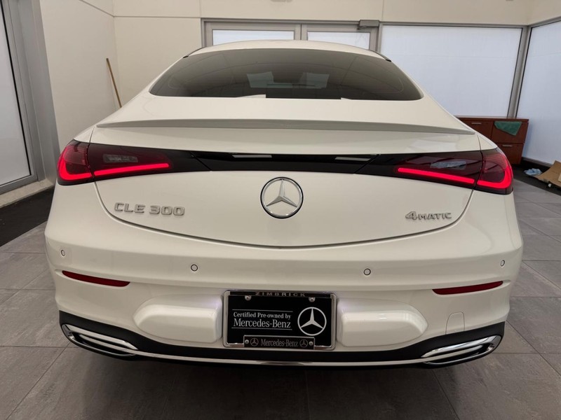 Mercedes-Benz CLE Vehicle Full-screen Gallery Image 03