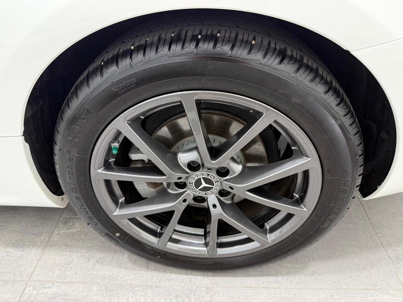 Mercedes-Benz CLE Vehicle Full-screen Gallery Image 05