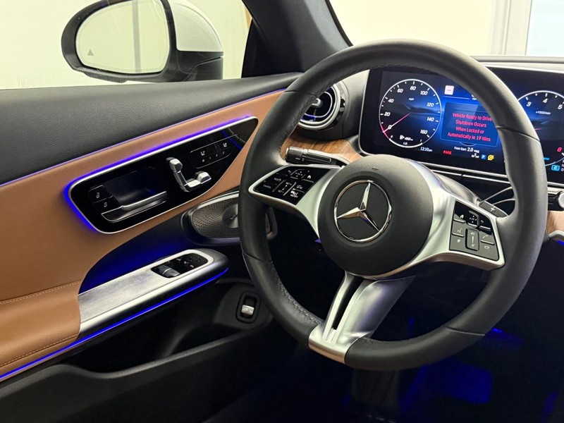 Mercedes-Benz CLE Vehicle Full-screen Gallery Image 11