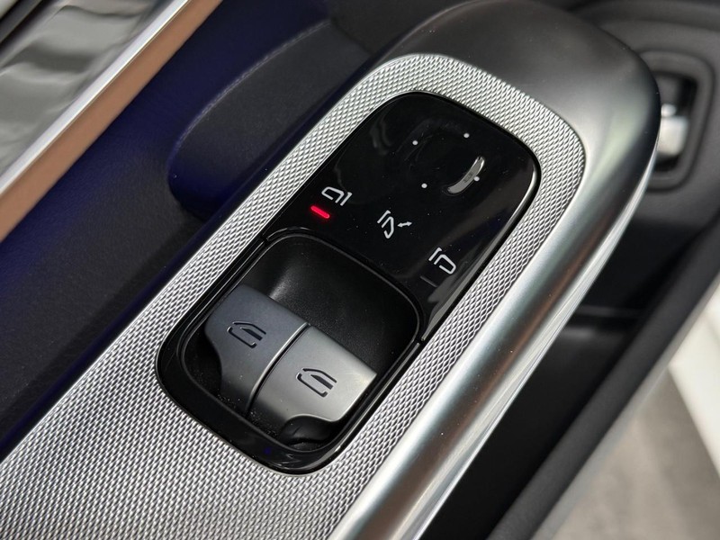 Mercedes-Benz CLE Vehicle Full-screen Gallery Image 19
