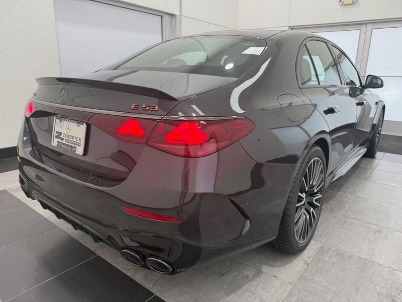 Mercedes-Benz E-Class Vehicle Image 2