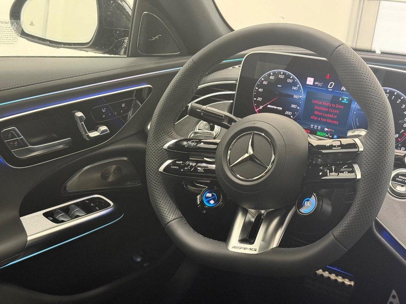 Mercedes-Benz E-Class Vehicle Image 8