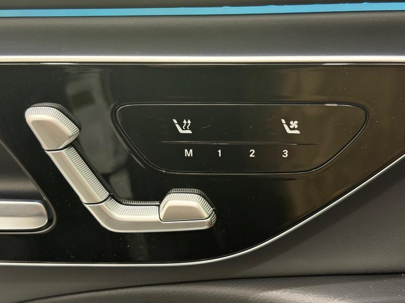 Mercedes-Benz E-Class Vehicle Image 10