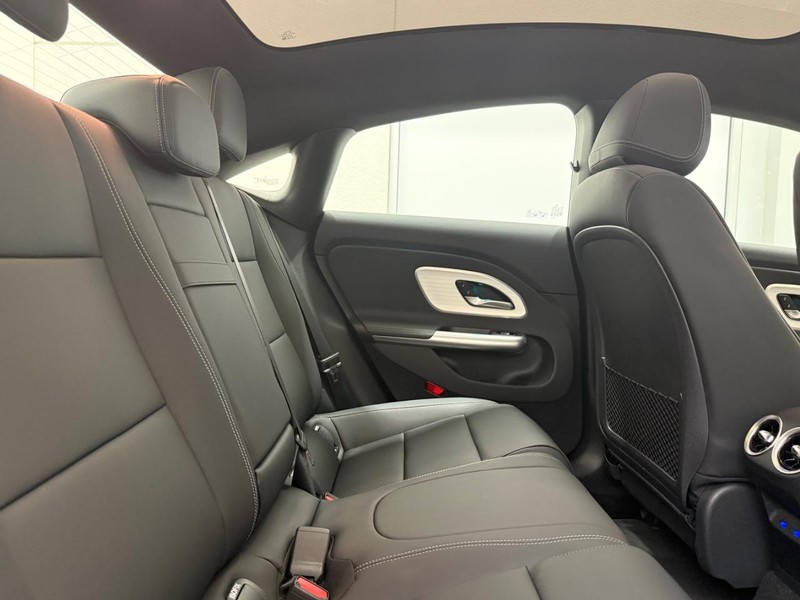 Mercedes-Benz CLA Vehicle Image 9