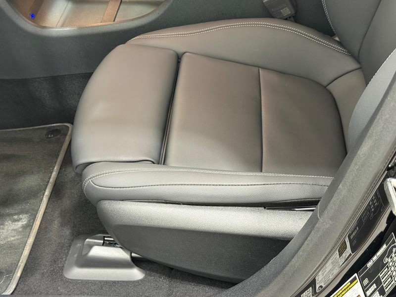 Mercedes-Benz CLA Vehicle Image 21