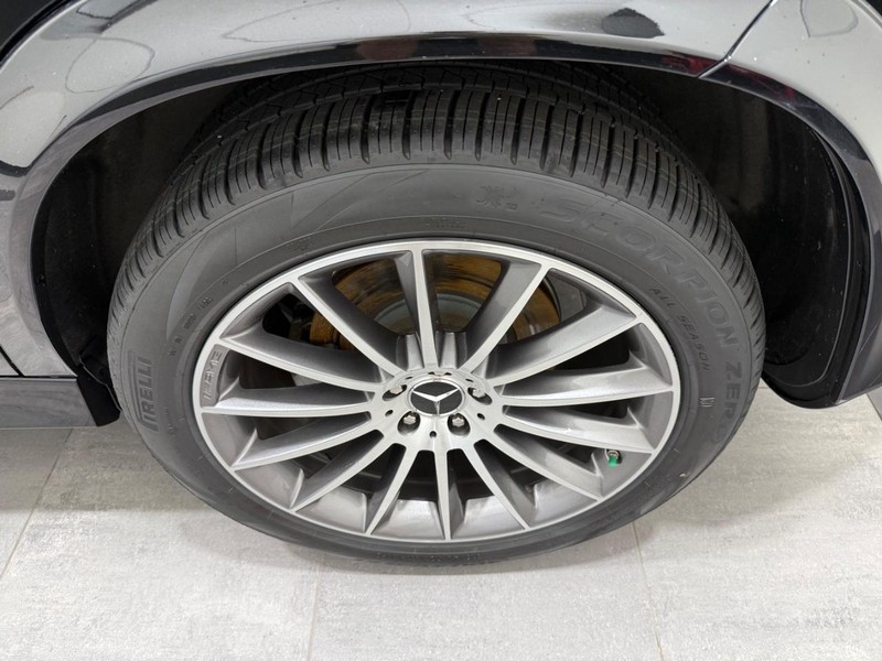Mercedes-Benz GLE Vehicle Image 5