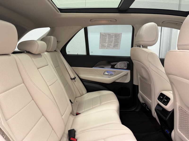 Mercedes-Benz GLE Vehicle Image 8