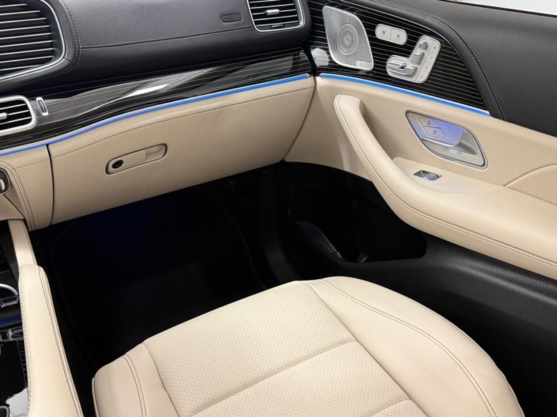 Mercedes-Benz GLE Vehicle Image 12