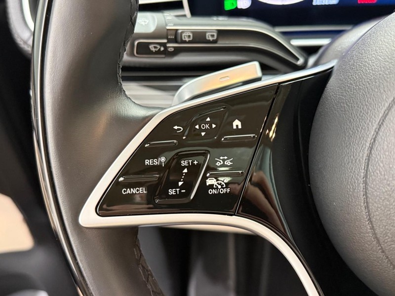Mercedes-Benz GLE Vehicle Image 14