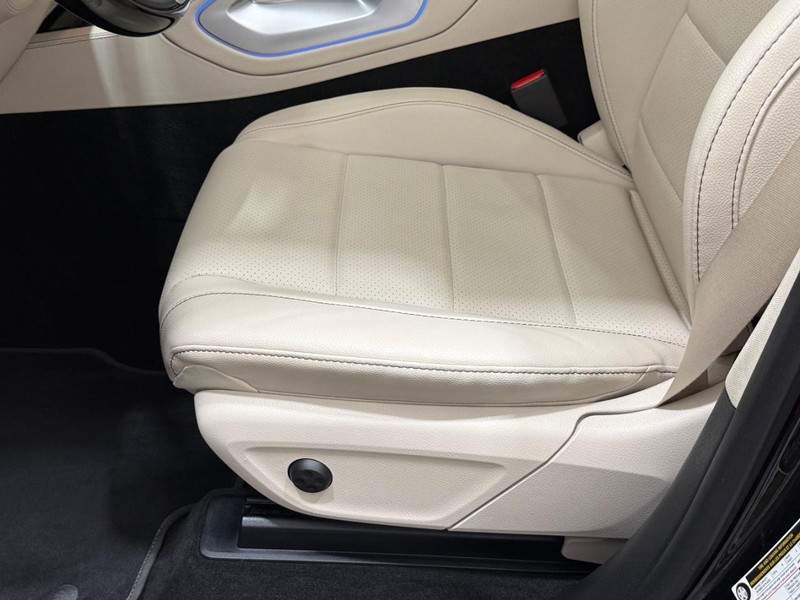 Mercedes-Benz GLE Vehicle Image 20