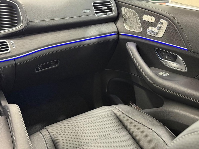 Mercedes-Benz GLE Vehicle Image 9