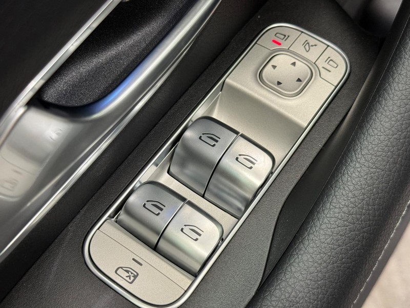 Mercedes-Benz GLE Vehicle Image 17