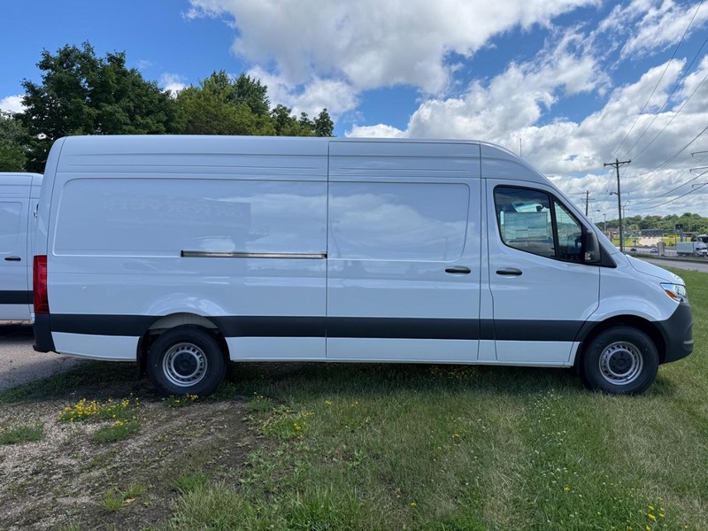 Mercedes-Benz Sprinter Van Vehicle Image 2