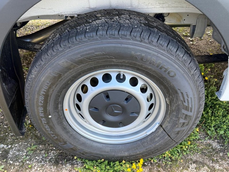 Mercedes-Benz Sprinter Van Vehicle Image 4